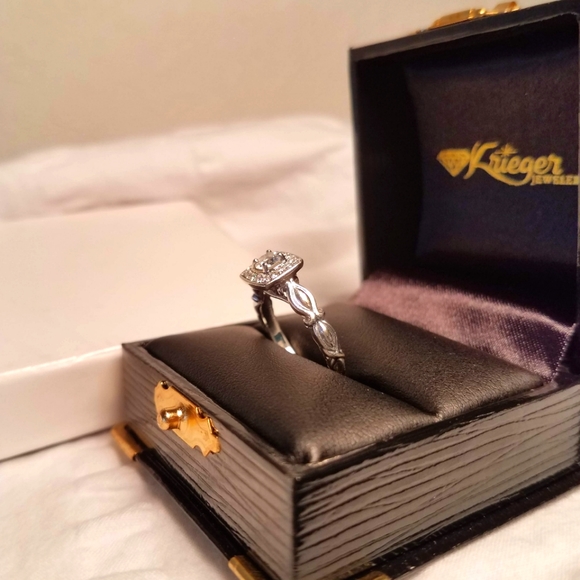 14K White Gold Ring Size 6.5 - Picture 2 of 9